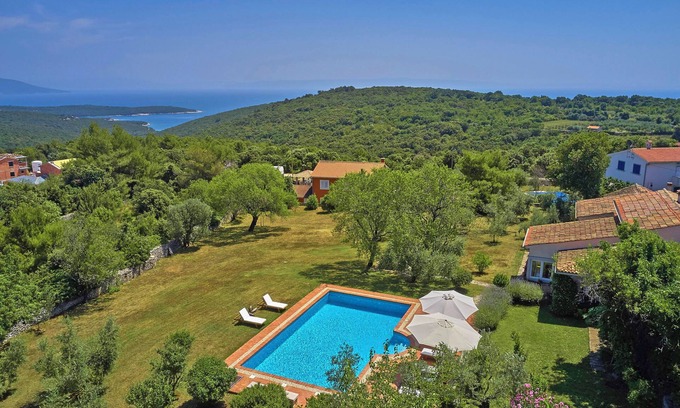 Kavran Villa | Villa Arbora * quiet location, 4000 m2 garden, private pool, free WiFi