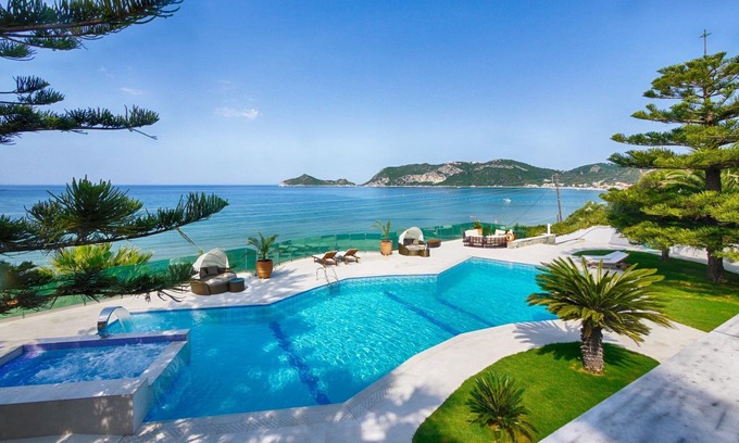 Agios Georgios Pagon Apartment | Villa Athanasia Appartement 2 am Strand mit Meerblick und Pool