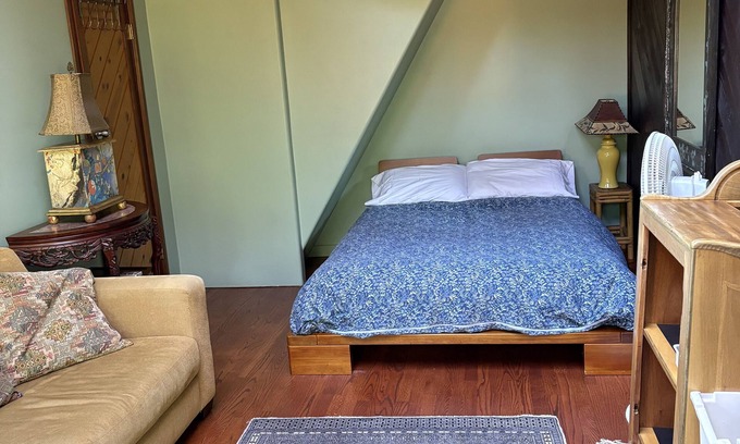 Kentfield Villa | Villa Aubergine in Kentfield - 2 beautiful bedrooms and a private bathroom
