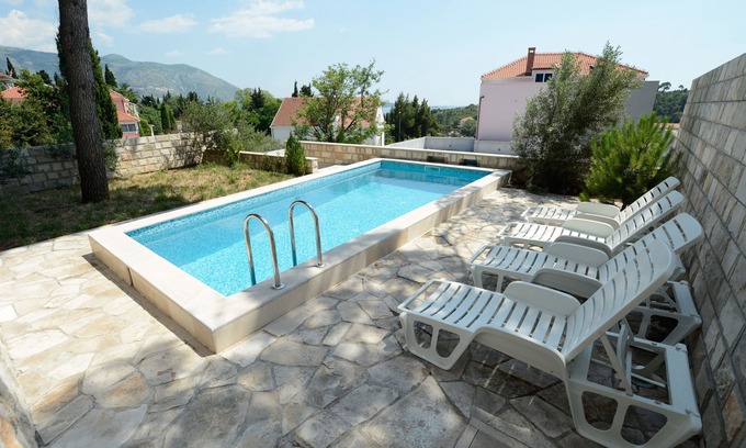Srebreno House | Villa Avantgarde B&B