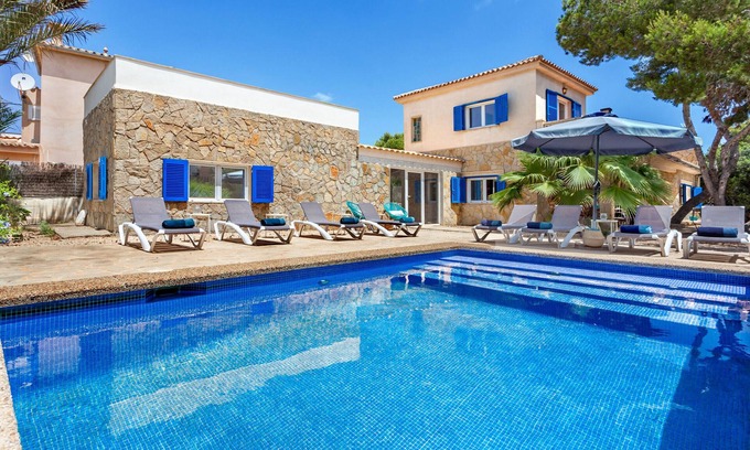 Cala Llombards Ski Chalet | Villa Azul holiday house with private pool at Cala Llombards