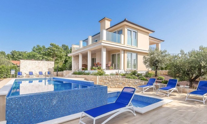 Milovcici Villa | Villa Benedeka - Four Bedroom Villa, Sleeps 8