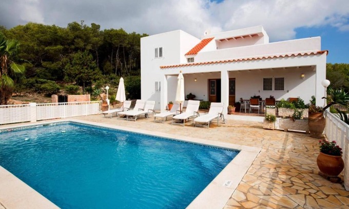 Sant Joan de Labritja Villa | Villa 'Casa Es Socorrat' with Mountain View, Wi-Fi and Air Conditioning