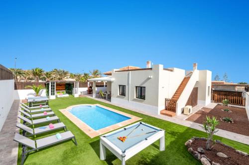 Caleta de Fuste Villa | Villa Caleta Del Sol by Villa Plus
