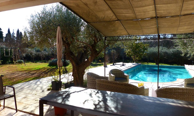 Salon-de-Provence Villa | Villa Calm and without opposite with swimming pool