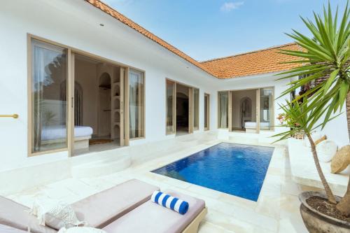 Batubelig Villa | Villa Canggu Beach Coconut - walking distance to Beach & Bars!
