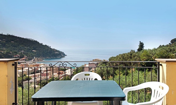 Bonassola Villa | Villa "Ciò" with Private Terrace & Wi-Fi