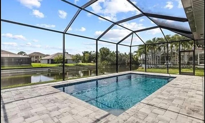Trafalgar House | Villa Cloud 9- Roelens Vacations