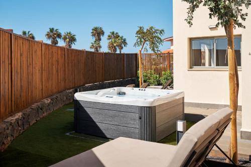 Complejo turistico Amarilla Golf Ski Chalet | Villa costera, mar, golf y muelle deportivo