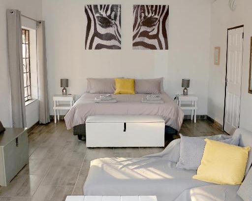 Marloth Park Villa | Villa de Leeu, Perfect for Two