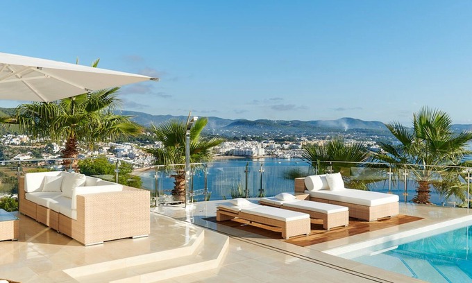 Siesta Villa | Villa de Lujo con Vistas al mar en Santa Eulalia