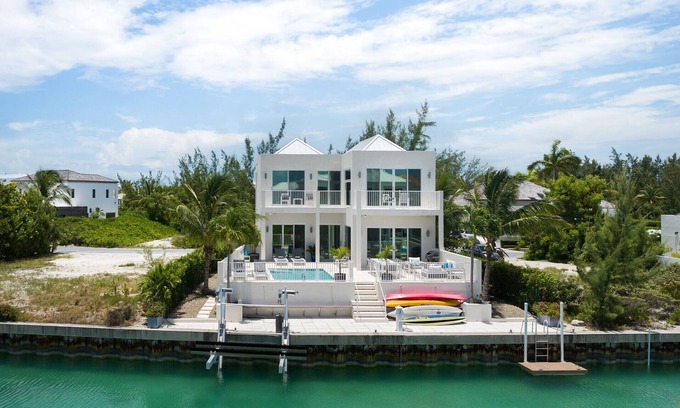Leeward Settlement Villa | Villa De Marco