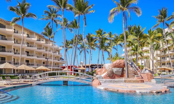 Puerto Vallarta Resort | Villa del Palmar Resort and Spa on the beach at Banderas Bay. Close to downtown.