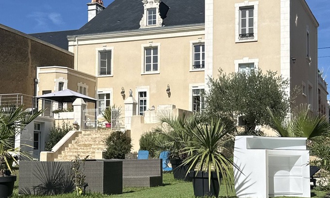 Ecommoy Villa | Villa 'Domaine Haut De Gamme' with Private Terrace, Shared Garden and Wi-Fi