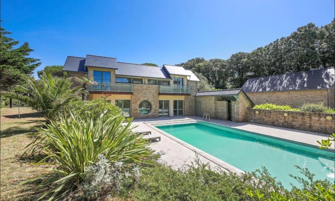 Pornichet House | Villa en bord de mer 6 personnes, à côte du Château des Tourelles, piscine d'eau de mer