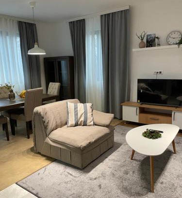 Lisina Apartment | Villa Evergreen