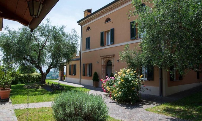 Novilara Villa | Villa Fiore nel Borgo d'Arte Novilara by Yohome
