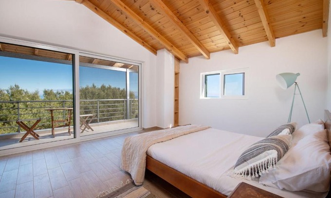 Korithi Villa | Villa Fioro