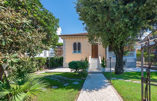 Marina di Massa Bed & Breakfast | Villa Gioietta