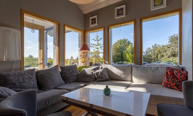 Quimper Villa | Villa 'Grande Maison Lumineuse - Jaccuzi' with Private Terrace, Private Garden and Wi-Fi