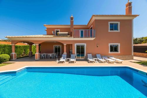Patroves Villa | Villa Hunês