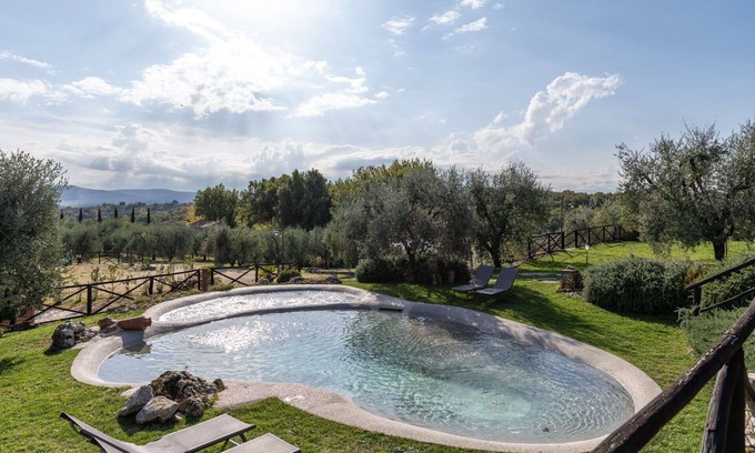 Poggiarello Villa | Villa in Colle Di Val D’elsa with 7 bedrooms sleeps 14