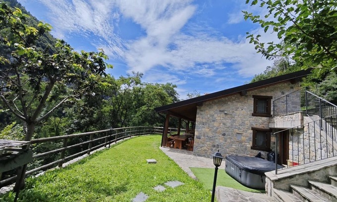 Oltressenda Alta Villa | VILLA IN NATURE