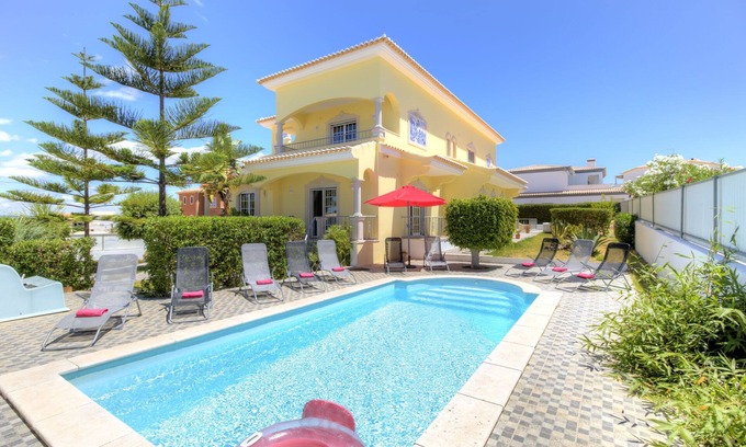 Parchal Villa | Villa in Parchal with 6 bedrooms and capacity for 12 people