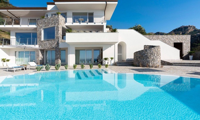 Taormina Villa | Villa in Villagonia with 10 bedrooms sleeps 20