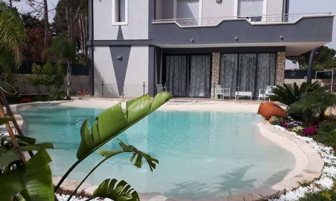 Fontane Bianche Villa | Villa 'Joel' with Sea View, Wi-Fi and Air Conditioning