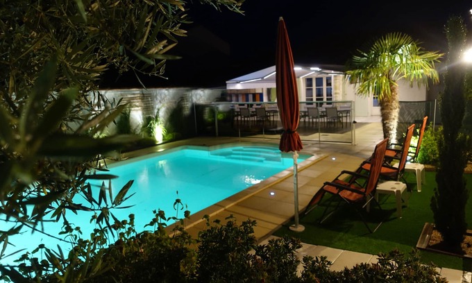 La Flotte Villa | ⭐️⭐️⭐️ Villa, La Flotte, Heated Swimming Pool till november 9 people Quiet Area.