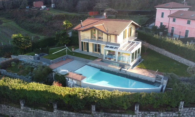 Brezzo di Bedero Villa | Villa Lago Maggiore private pool and access to the beach