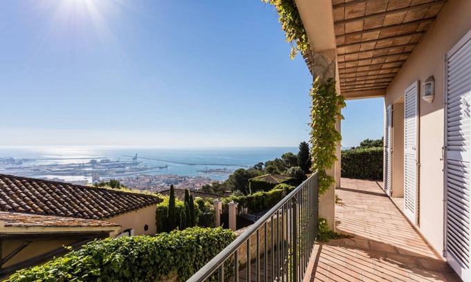 Sete Villa | Villa Laurie overlooking the Sète Sea