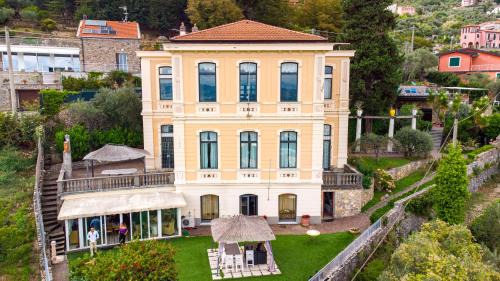 La Spezia Villa | Villa Le Palme Swimming-Pool & Relax in the Gulf of Poets