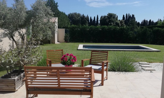 Plan-d'Orgon Villa | Villa Le songe des Lavandes swimming pool PMR recharge Holiday villa in Provence