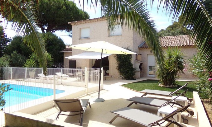 Plage de la Garonnette Villa | VILLA LES BRUYERES BORD DE MER
