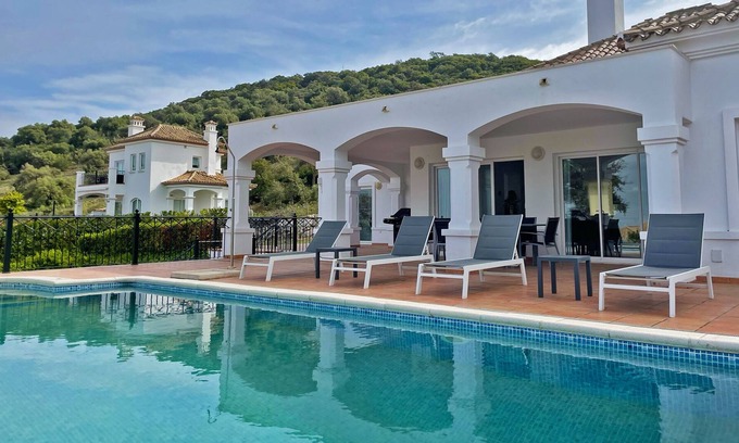 Arcos de la Frontera Villa | Villa Los Olivos - Ole Solutions