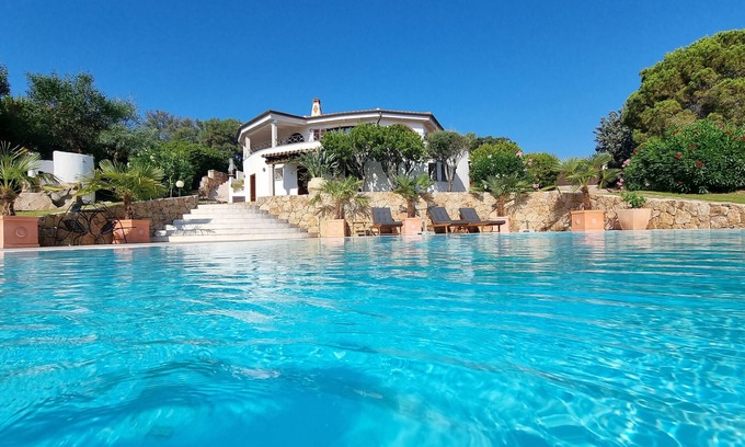 San Teodoro Villa | Villa LUNA ROSSA with Sea View, Pool, A/C, Wi-Fi, Garden, Terrace & Balcony