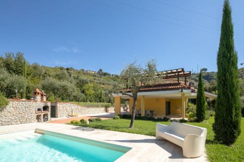 Carrara Villa | Villa Lunense by VacaVilla