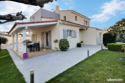 Saint-Cyprien Villa | Villa luxe, avec jardin, piscine privée, proche de la mer