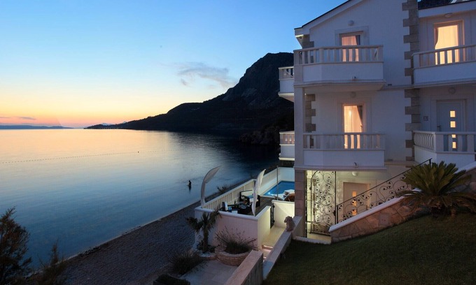 Drasnice Villa | Villa Luxe Oceanview – A Stunning 5 Bedroom Villa – On the Seafront – Magnificent Sea Views