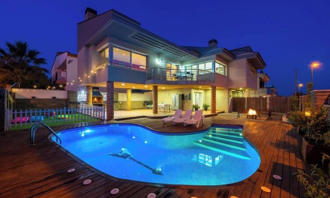 Reus House | Villa Luxury Rock Tirri by Interhome