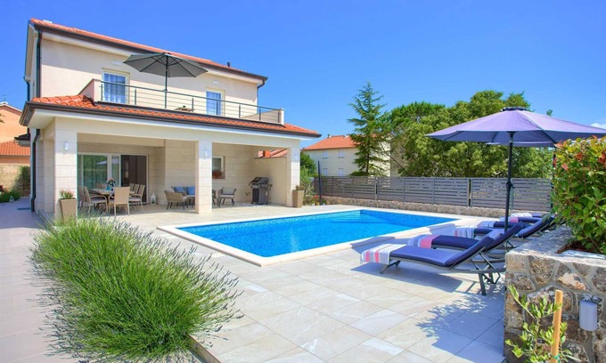 Porat Villa | Villa Magdalena with private pool near the beach