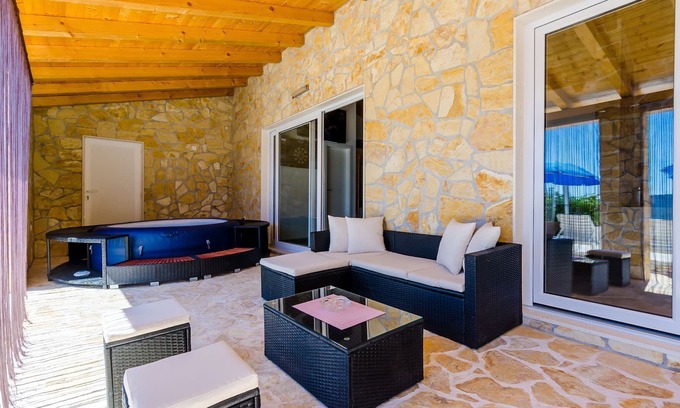 Vodovađa Villa | Villa Mateo - 3 Bed Apt with Terrace&Private Pool