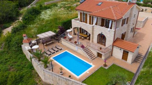 Salatic Villa | Villa Maya