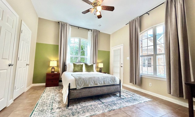 Dallas Villa | Villa Mia: Charming, Luxury Mini Villa Near Downtown, DFW, Cedar Ridge