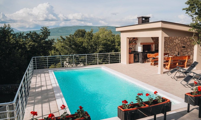 Trn Villa | Villa Mihaela - Villa with Swimming Pool