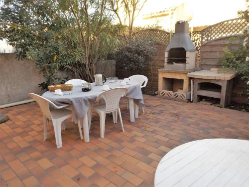 Le Grau-dʼAgde House | Villa Mitoyenne 6 Pers avec Terrasse, BBQ, Parking et WIFI à Grau d'Agde - FR-1-423-179