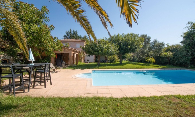 Afa Villa | Villa 'Moderne Afa' with Mountain View, Wi-Fi and Air Conditioning