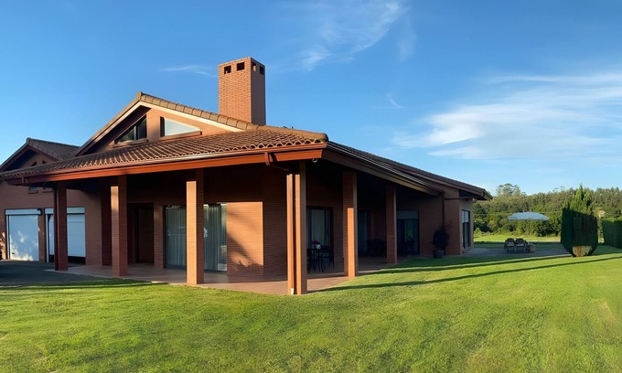 Escobedo de Camargo Villa | Villa Monasterio just 15 minutes from Santander